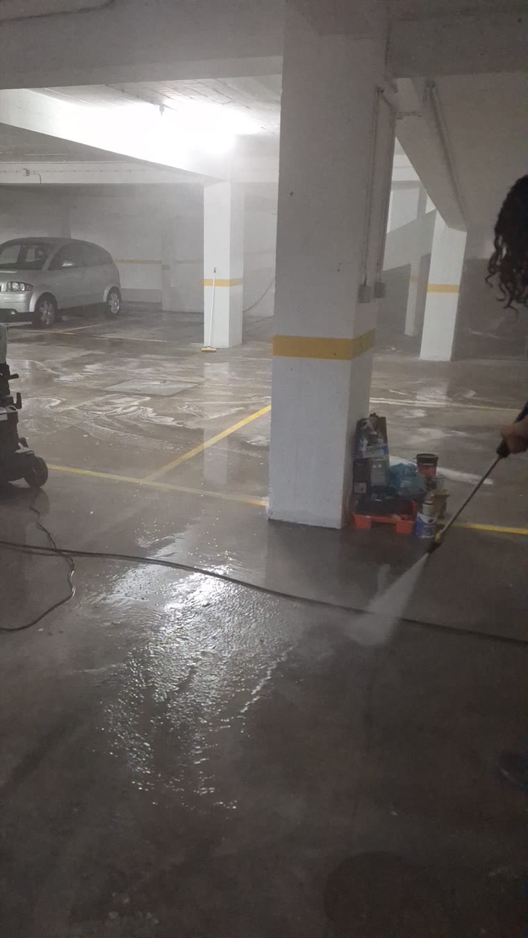 Lavagem de garagem de condomínio